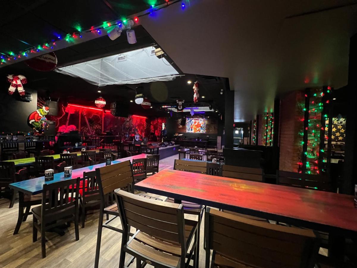 Commercial Hotel Эдмонтон Экстерьер фото