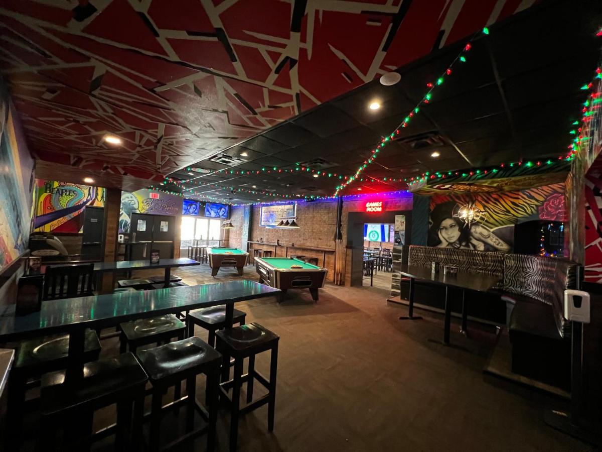 Commercial Hotel Эдмонтон Экстерьер фото