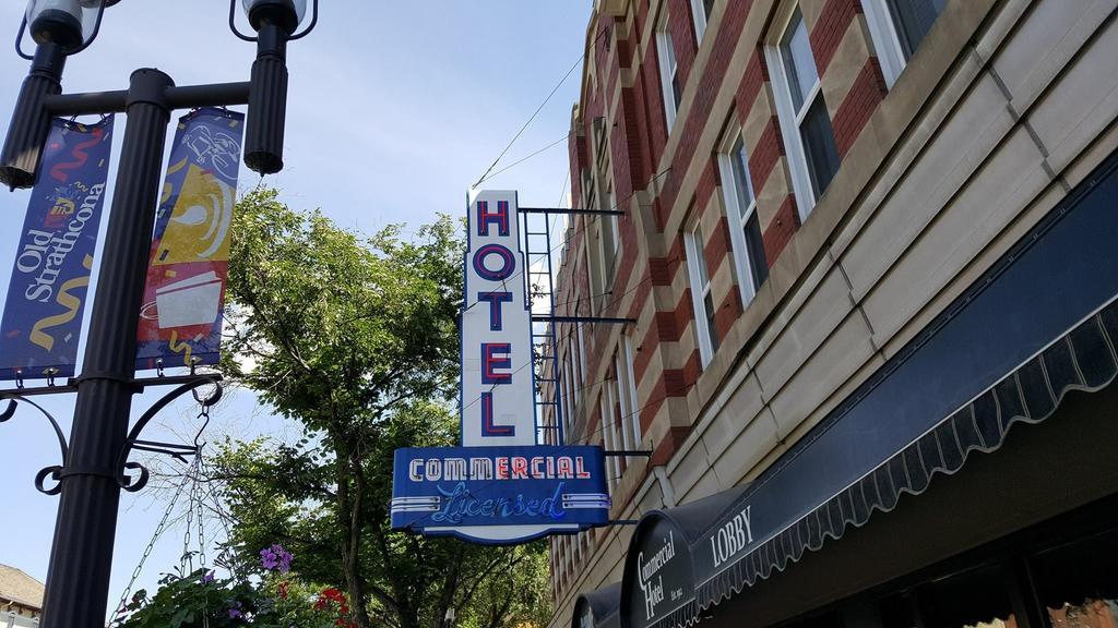 Commercial Hotel Эдмонтон Экстерьер фото