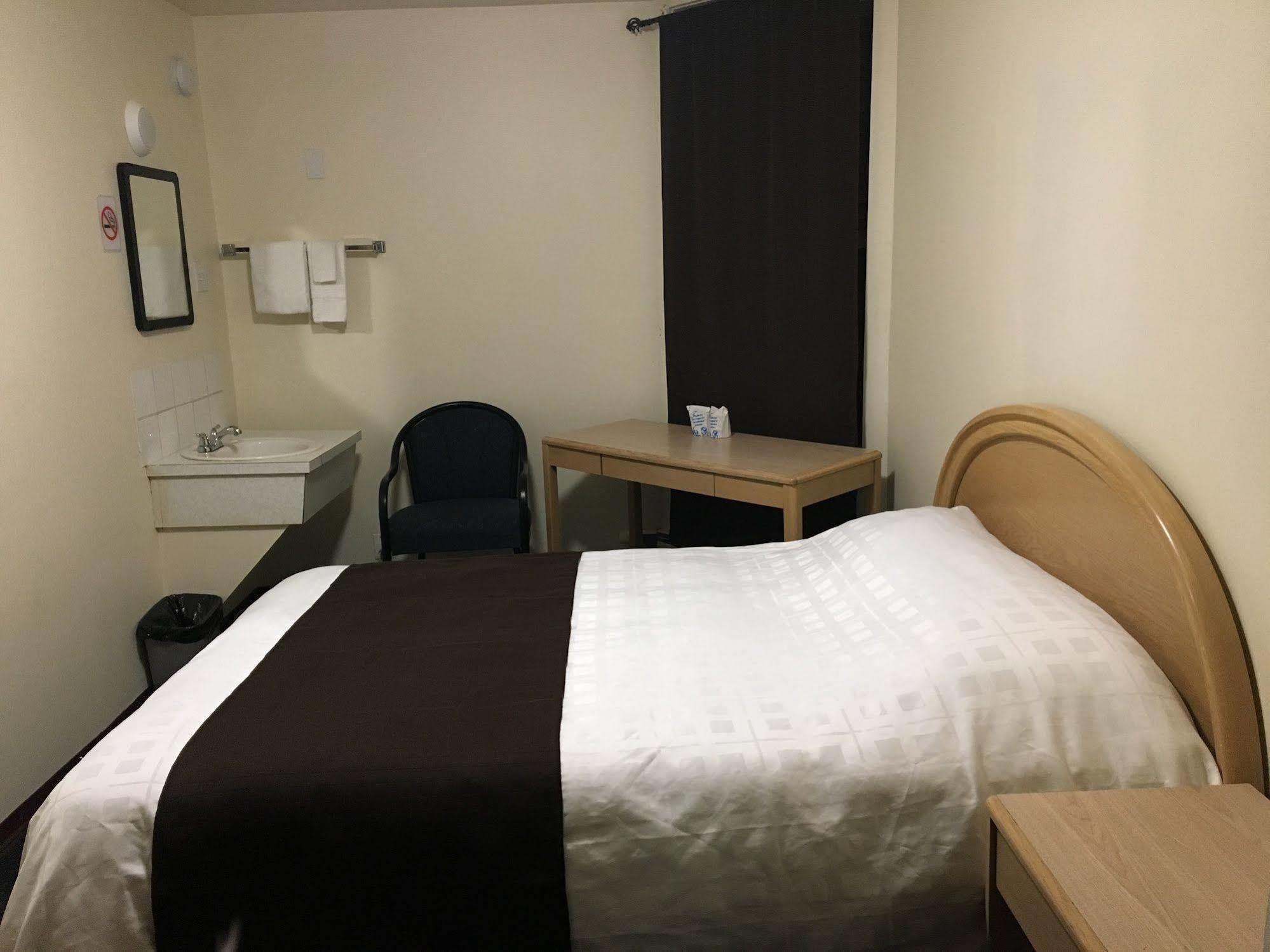 Commercial Hotel Эдмонтон Экстерьер фото